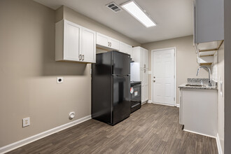 Brown Village Apartments in Stone Mountain, GA - Building Photo - Interior Photo