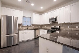 2208 E 9th St in Austin, TX - Building Photo - Building Photo