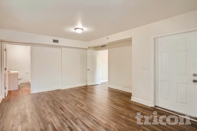 4926 Haines Rd N in St. Petersburg, FL - Foto de edificio - Building Photo