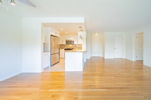 Sunset Country Club Plaza Apartments in Kansas City, MO - Building Photo