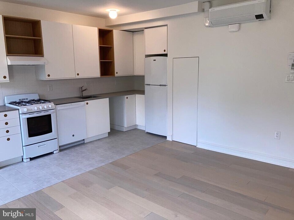 1108 Pine St in Philadelphia, PA - Building Photo