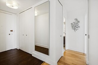 6007 N Sheridan Rd, Unit 38G in Chicago, IL - Building Photo - Building Photo