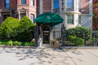 192 Commonwealth Ave in Boston, MA - Foto de edificio - Building Photo