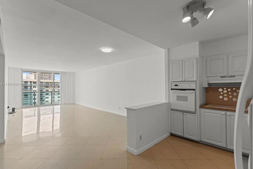 19380 Collins Ave, Unit 1615 in Sunny Isles Beach, FL - Building Photo