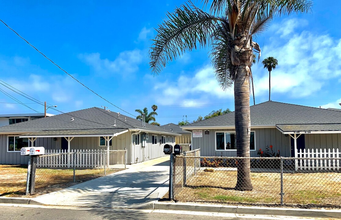 6796 Del Playa Dr in Isla Vista, CA - Building Photo