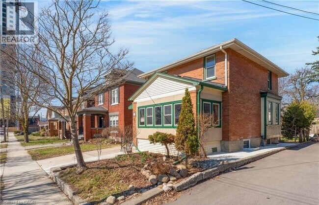 24 Onward Ave in Kitchener, ON - Building Photo - Building Photo