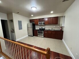 2135 S 5th St, Unit 2nd Fl in Philadelphia, PA - Building Photo