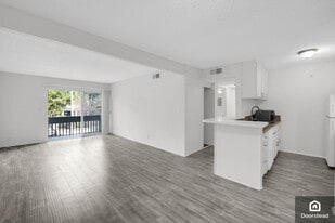 18620 Hatteras St, Unit Unit 276 in Tarzana, CA - Building Photo