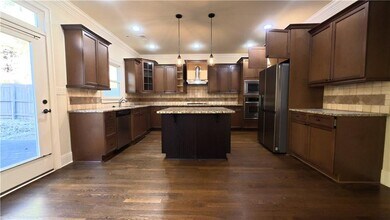 3361 Lake McGinnis Dr in Suwanee, GA - Building Photo - Building Photo