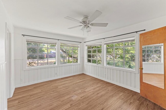 108 Austin St in Kyle, TX - Building Photo - Building Photo