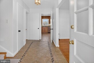 5405 Ridgefield Rd in Bethesda, MD - Building Photo - Building Photo