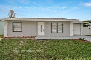 5796 Aurora Ct in Greenacres, FL - Building Photo