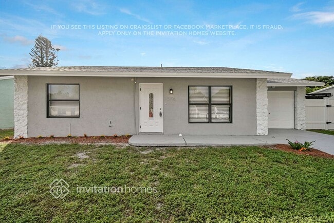 5796 Aurora Ct in Greenacres, FL - Building Photo - Building Photo