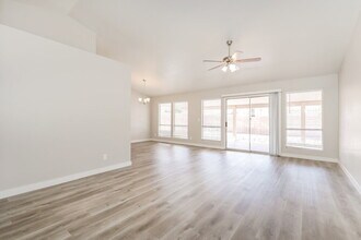 35 Tidwell Ln in Henderson, NV - Building Photo - Building Photo
