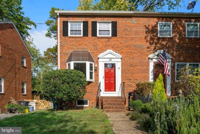 property at 14 E Myrtle St