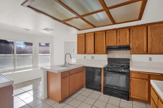 2561 Jeffery Cir in Hemet, CA - Building Photo - Building Photo