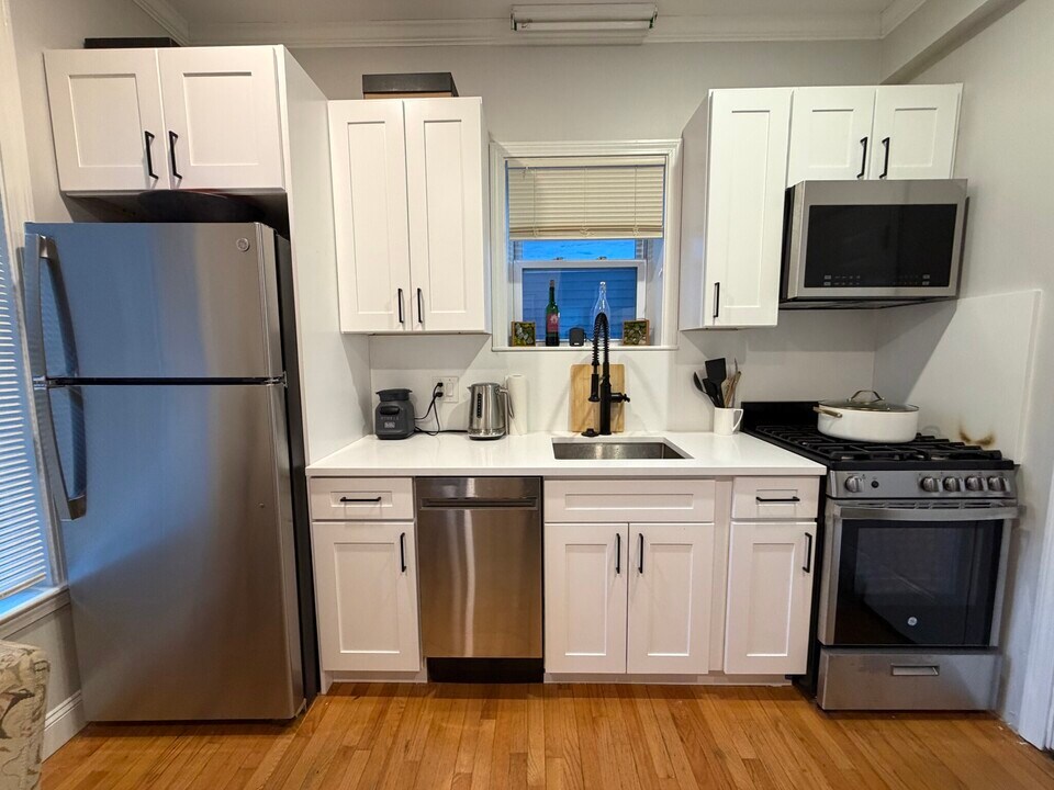 1576 Cambridge St, Unit 1R in Cambridge, MA - Building Photo