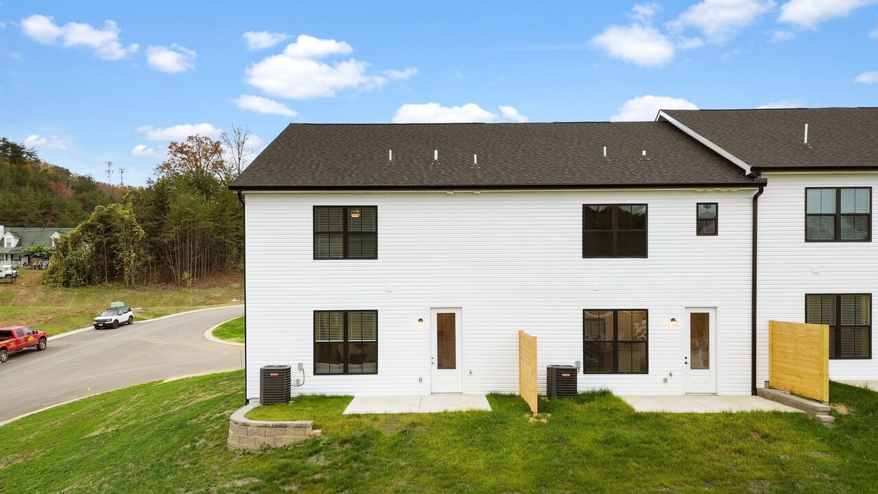 9139 Rolling Stone Wy in Knoxville, TN - Building Photo