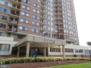 1220 Blair Mill Rd, Unit 809 in Silver Spring, MD - Building Photo - Building Photo
