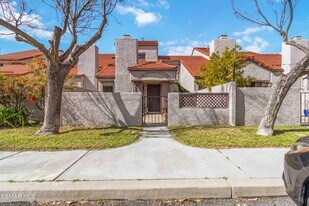 646 Via Colinas in Westlake Village, CA - Building Photo