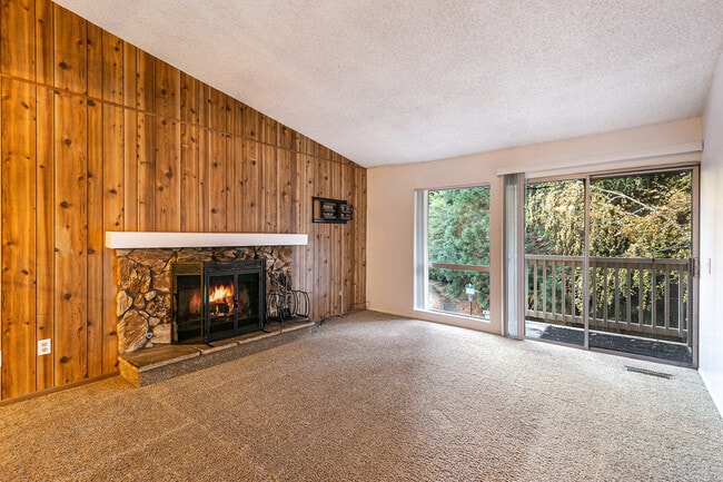 101 Rockledge Ln in Lake Arrowhead, CA - Building Photo - Building Photo