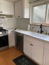 94 Oakleaf Ave in Oak Park, CA - Building Photo - Building Photo