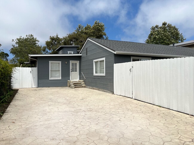 6716 Pasado Rd in Goleta, CA - Building Photo - Building Photo