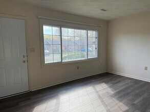 1101 Lakeview Pl in Hollins, VA - Building Photo - Building Photo