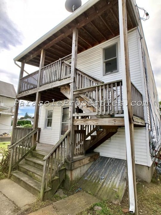 49 James St in Pittston, PA - Building Photo