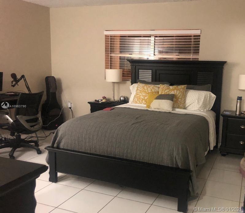 210 NW 87th Ave-Unit -L219 in Miami, FL - Building Photo