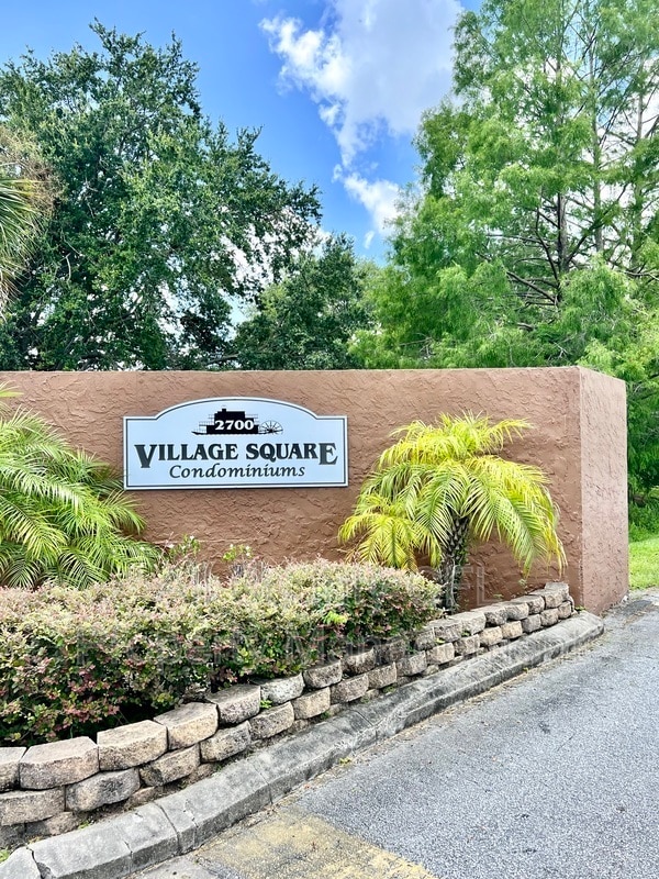 6065 Village Cir S in Orlando, FL - Building Photo - Building Photo