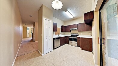 6001 Scotchwood Glen in Orlando, FL - Building Photo - Building Photo