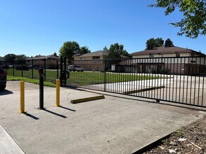 5989 Allday Dr in Houston, TX - Building Photo - Building Photo