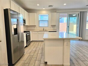 6551 Dove Pt Pl in Las Vegas, NV - Building Photo - Building Photo