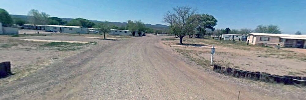 76415 E Indian Hills Dr in Winkelman, AZ - Foto de edificio