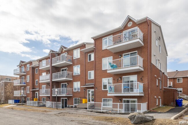 62-64 Hanson St in Gatineau, QC - Building Photo - Primary Photo
