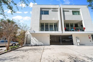 3302 Lake St in Houston, TX - Building Photo