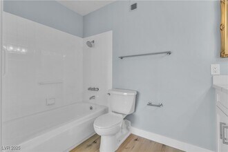 725 N Royal Crest Cir in Las Vegas, NV - Building Photo - Building Photo