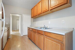 320-322 E 12th Ave in Columbus, OH - Building Photo