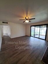 4435 E Hampton Way in Fresno, CA - Building Photo - Building Photo