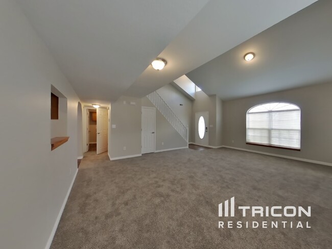 1421 Locke Bend in Avon, IN - Building Photo - Building Photo
