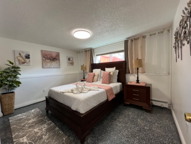 342 E Dowling Rd in Anchorage, AK - Building Photo - Building Photo
