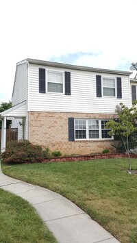 6836 Acacia Ct in Frederick, MD - Foto de edificio - Building Photo