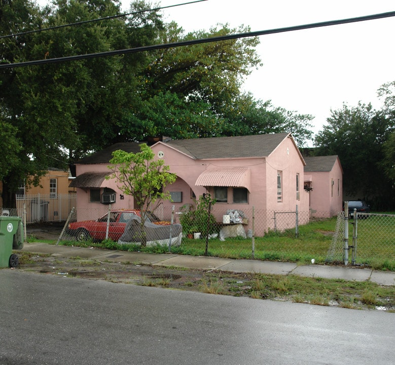 7208 NE Miami Ct in Miami, FL - Foto de edificio