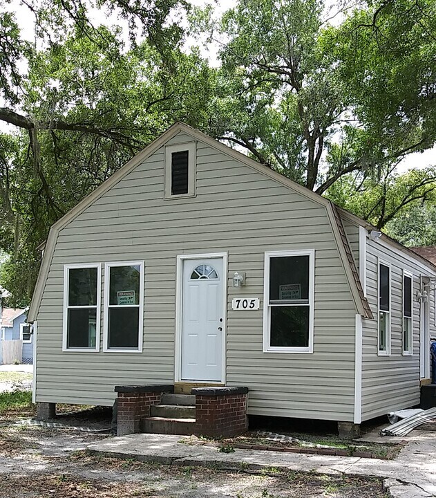 705 E Hanlon St in Tampa, FL - Foto de edificio