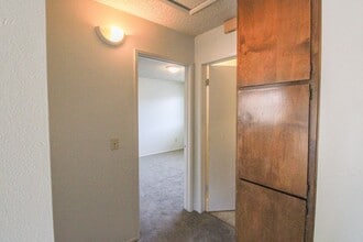404 E Newlove Dr in Santa Maria, CA - Foto de edificio - Building Photo