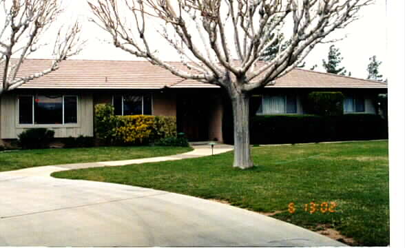 9640 Manzanita St in Apple Valley, CA - Building Photo