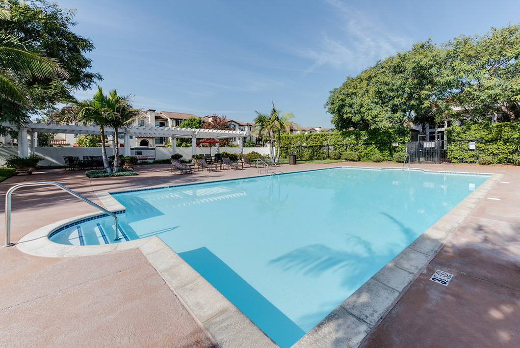 Tierra Vista in Oxnard, CA - Building Photo