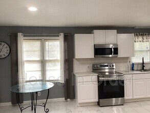 64 Valentine St in East Flat Rock, NC - Building Photo - Building Photo