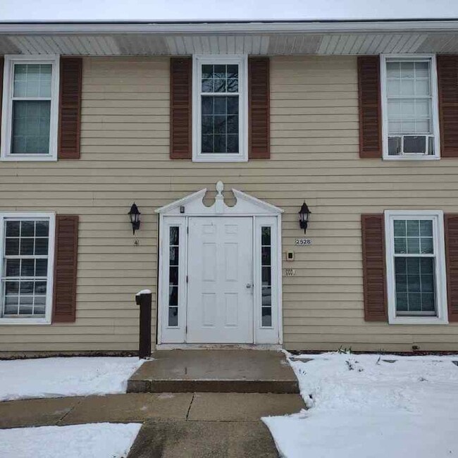 2528 Camelot Blvd in Sheboygan, WI - Building Photo - Building Photo